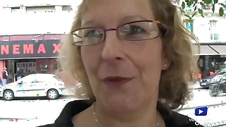 Fran&ccedil;oise&comma; mature en manque de bite