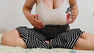 Take charge hottie decided to play with her big tits when no person was home